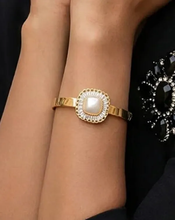 Golden_Pearl_Cuff_Bracelet_A_Quiet_Statement_Of_Timeless_Grace