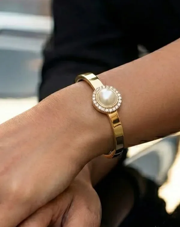 Golden_Pearl_Cuff_Bracelet_A_Quiet_Statement_Of_Timeless_Grace