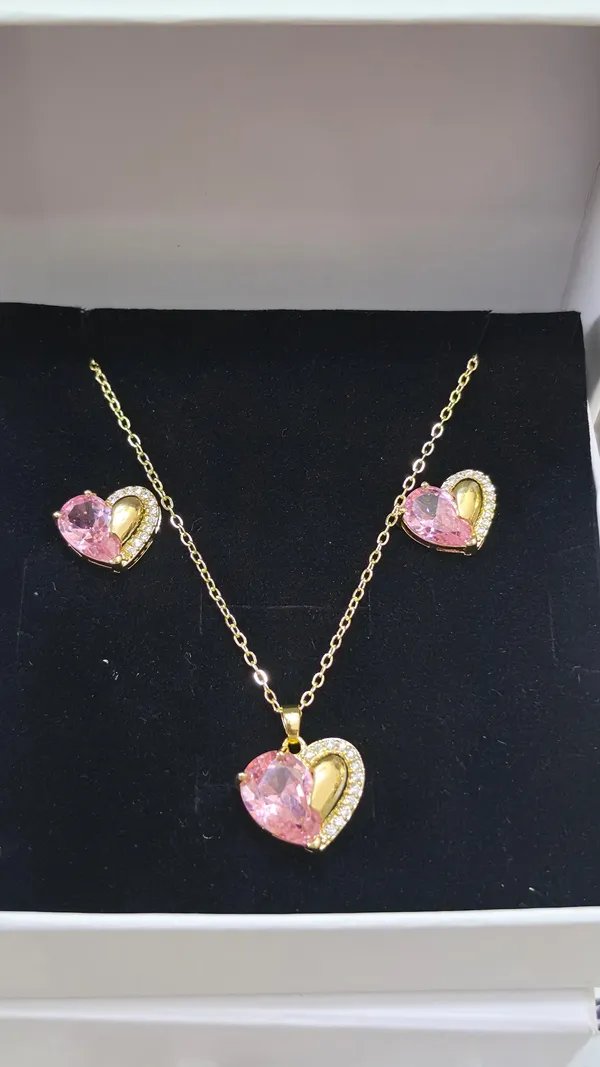 Heart_Of_Passion_Jewellery_Set_Necklace_Earrings_In_Gold_Tone_Finish