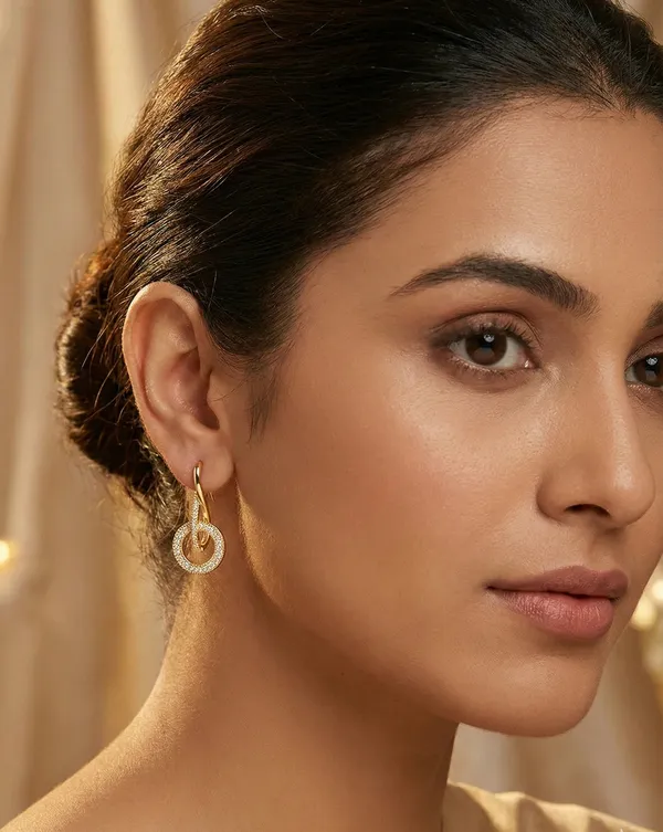 Interlinked_Circle_Crystal_Earrings_Gold_Tone_Finish