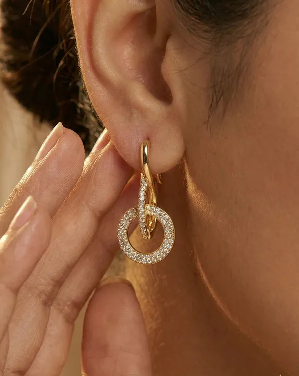 Interlinked_Circle_Crystal_Earrings_Gold_Tone_Finish