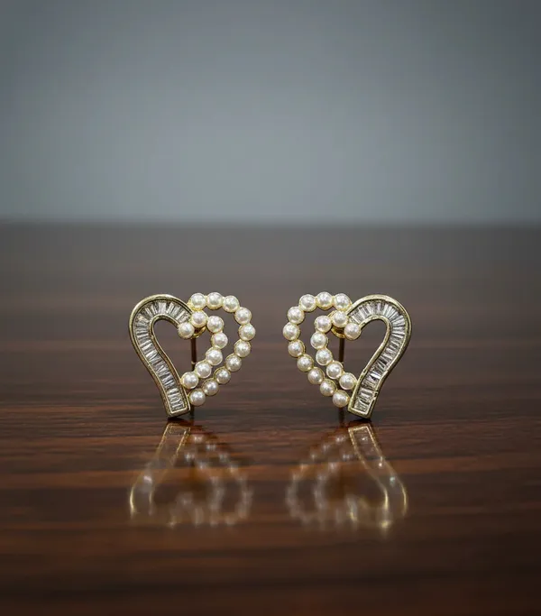 Pearl_Heart_Outline_Earrings_Gold_Tone_Finish