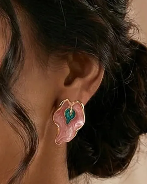 Pink_Enamel_Leaf_Pendant_Set_Gold_Tone_Finish