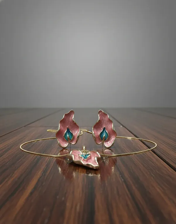 Pink_Enamel_Leaf_Pendant_Set_Gold_Tone_Finish