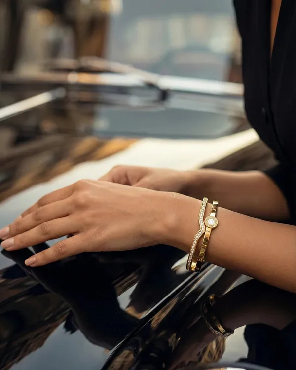 Roman_Time_Gold_Cuff_Bracelet_Where_Moments_Turn_Into_Meaning
