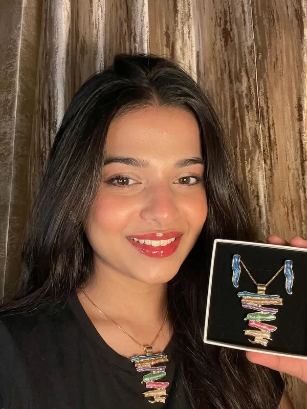 Aurora_Layers_Statement_Pendant_Set