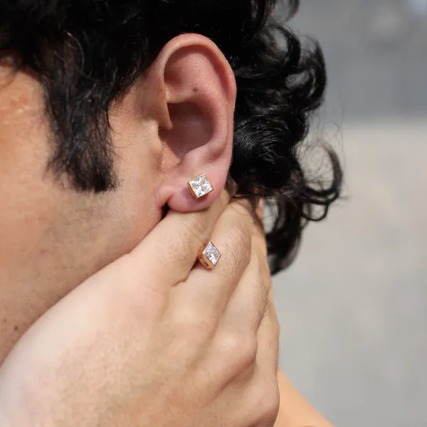 Apex_Square_Moissanite_Diamond_Ear_Studs_Gold