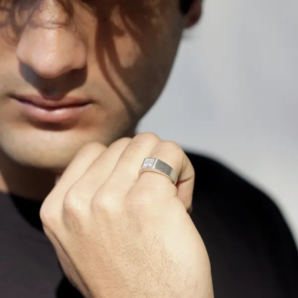 Bezel_Set_Princess_Cut_Moissanite_Diamond_Ring_Gold