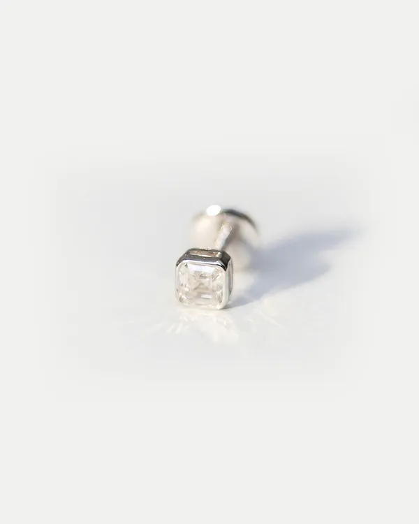Ahona_Ascher_Moisanite_Diamond_Ear_Studs_Silver