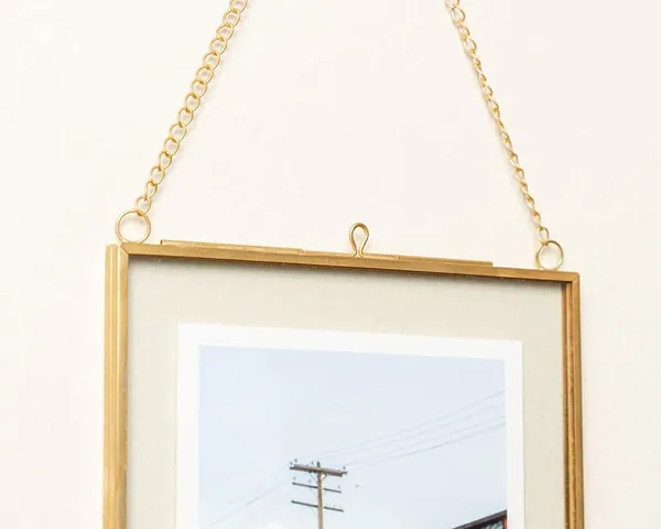 Anbw_Handicraft_Steel_And_Glass_Wall_Mounted_Oblong_Photo_Frame_With_2_Sides_Glass_Golden_4x6_Inch