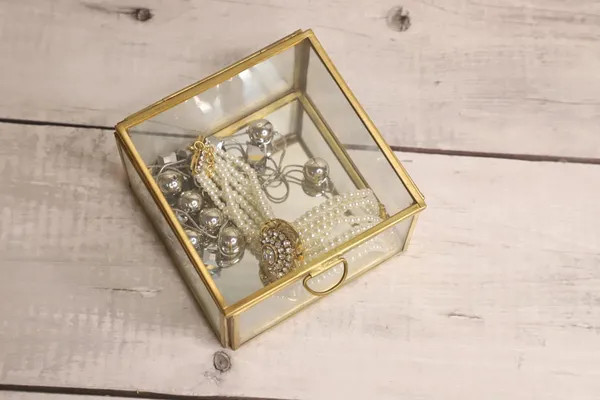 Glass_Vintage_Square_Keepsake_Jewelry_Organizer_Box_Gold