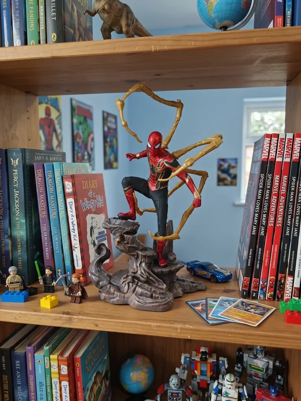 Spiderman_Statue