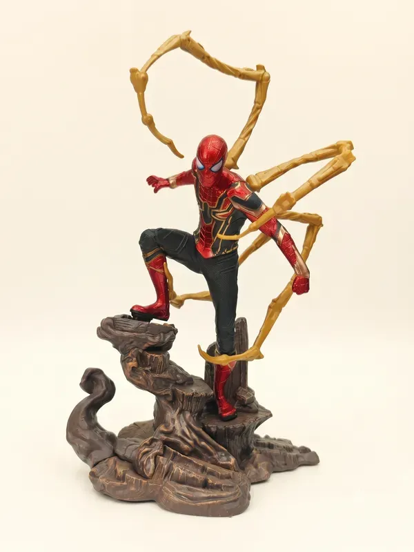 Spiderman_Statue