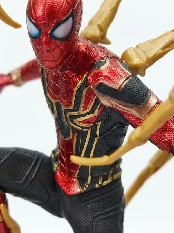 Spiderman_Statue