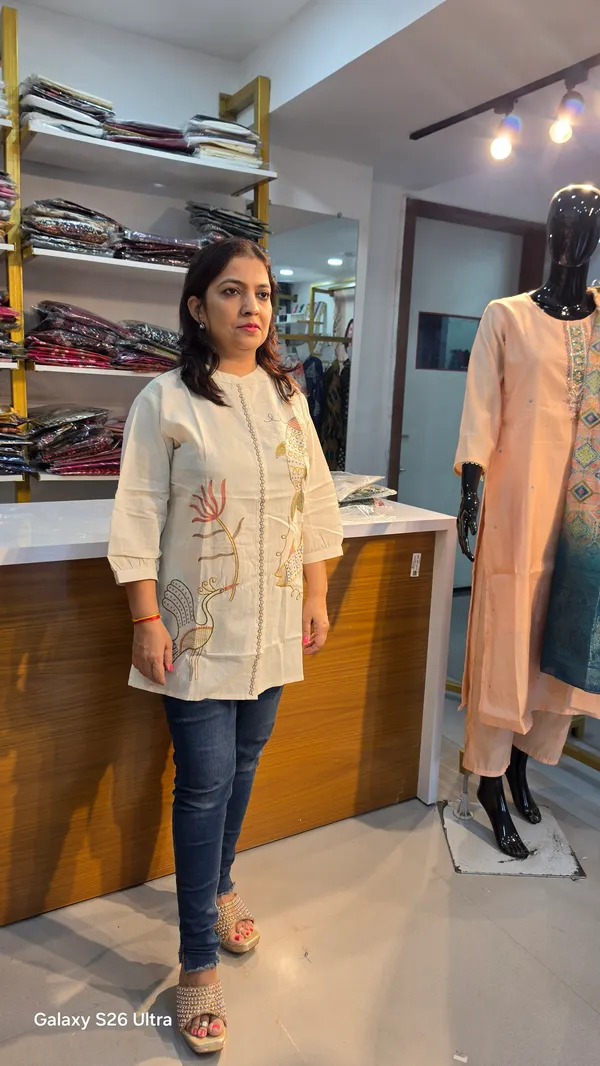 G_6_Short_Kurti_white
