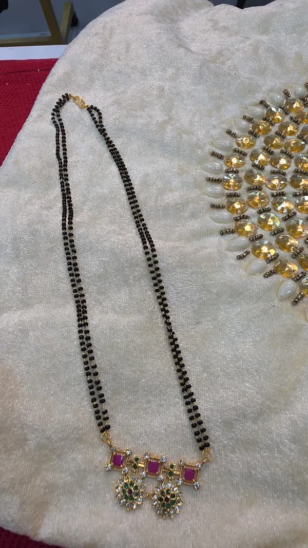 Mangal_Sutra_Jewellery_gold_black