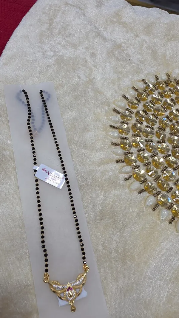 Mangal_Sutra_Jewellery_gold_black