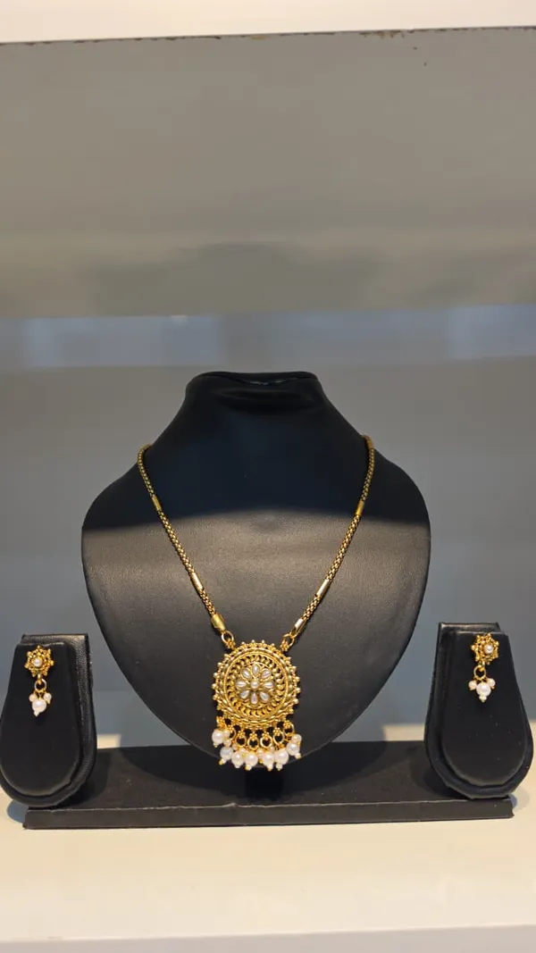 Neckless_Jewellery_gold