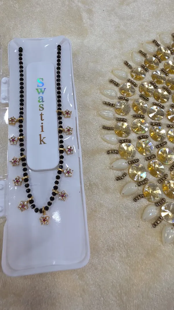 Mangal_sutra_Jewellery_gold_black