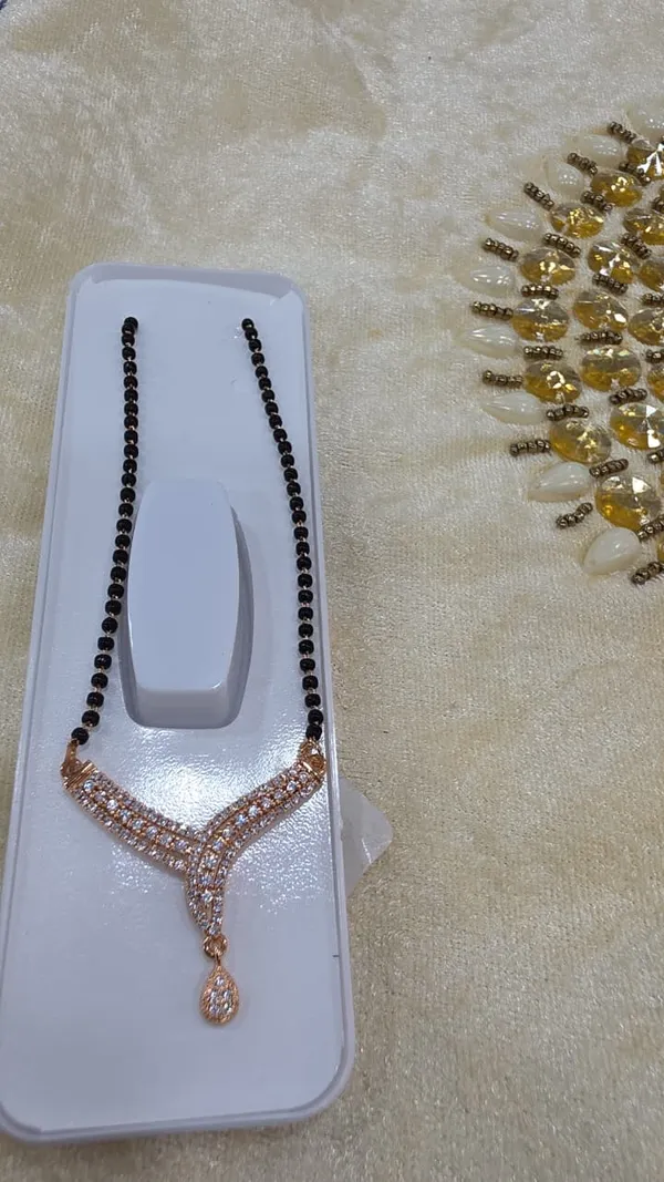 Mangal_sutra_Jewellery_gold_black