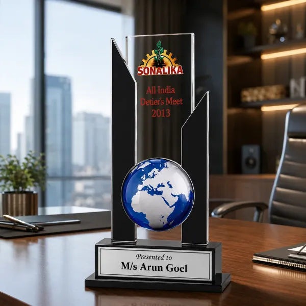 Customized_Acrylic_Trophy_Award_with_Globe_Design_-_6x4_Inch