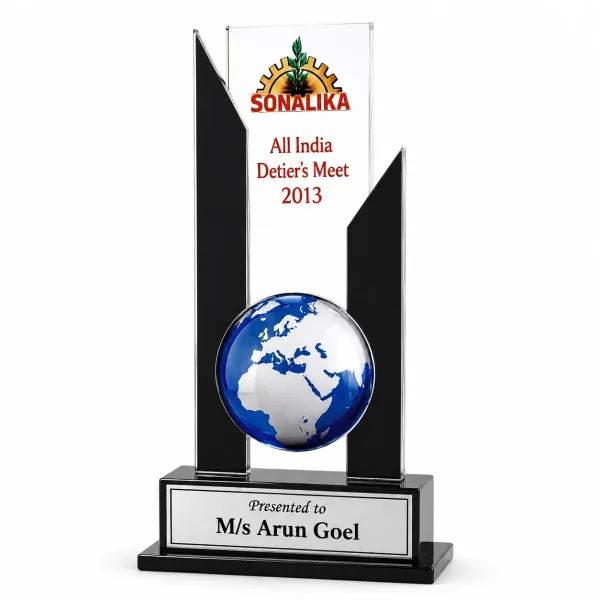 Customized_Acrylic_Trophy_Award_with_Globe_Design_-_6x4_Inch