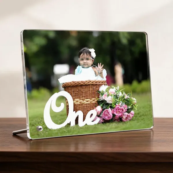 Acrylic_Photo_Stand_with_Metal_Stand