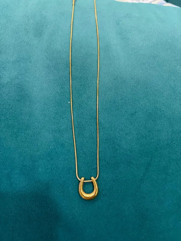Gold_Stainless_Steel_U_Shape_Pendant_Necklace_For_Women