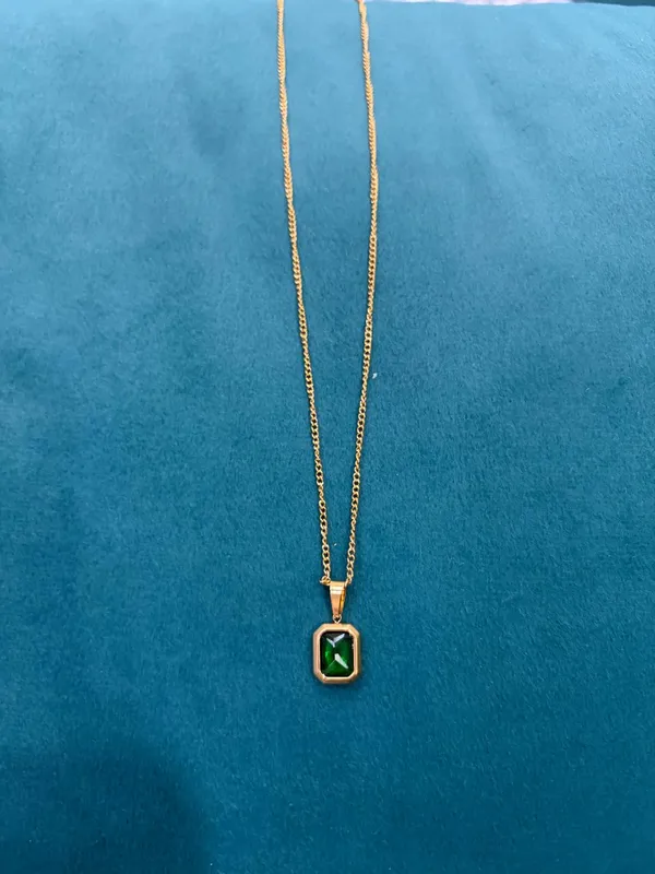 Gold_Stainless_Steel_Green_Stone_Pendant_Necklace_For_Women