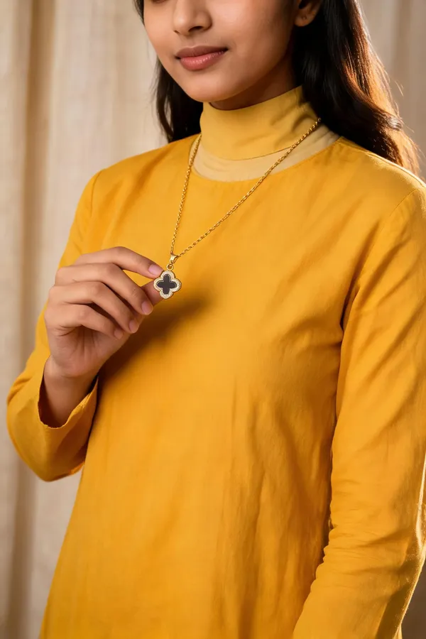 Gold_Stainless_Steel_Clover_Pendant_Necklace_For_Women