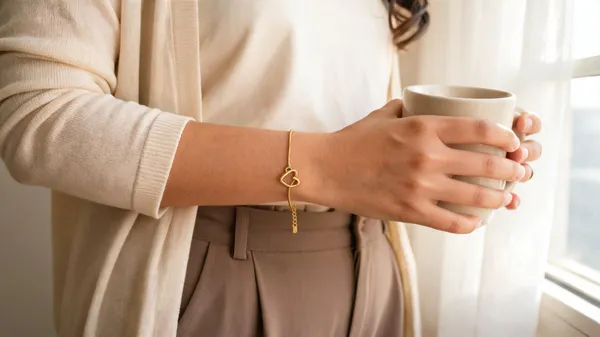 Gold_Stainless_Steel_Heart_Charm_Bracelet_For_Women