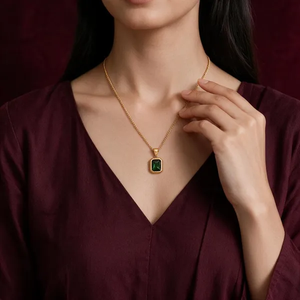 Gold_Stainless_Steel_Green_Stone_Pendant_Necklace_For_Women