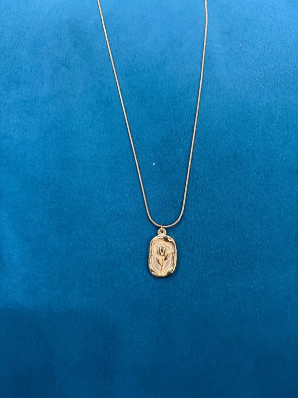 Gold_Stainless_Steel_Engraved_Oval_Pendant_Necklace_For_Women