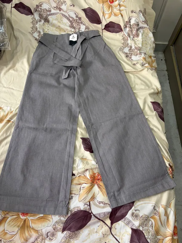 Grey_Denim_Wide_Leg_Belted_Trousers_For_Women