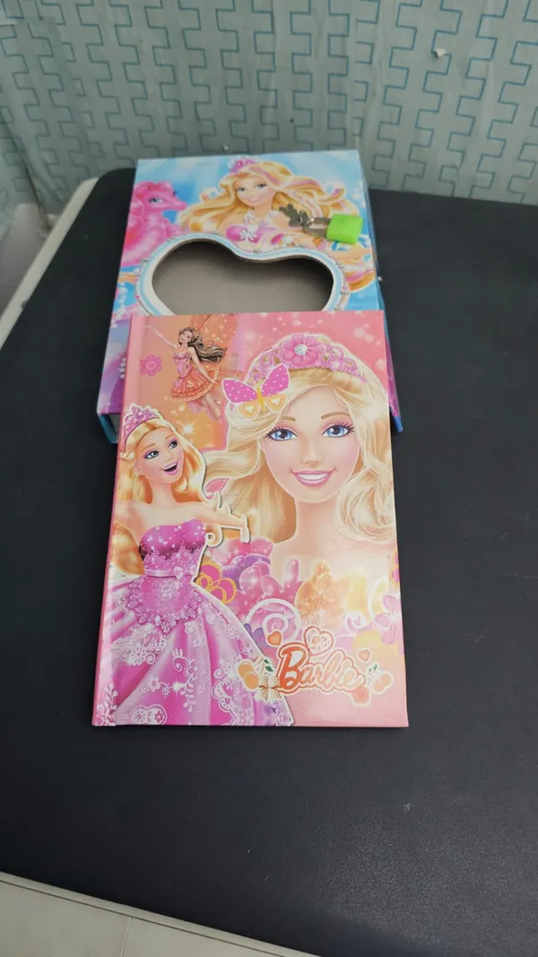 Pink_Fashion_Doll_Themed_Lockable_Lined_Diary