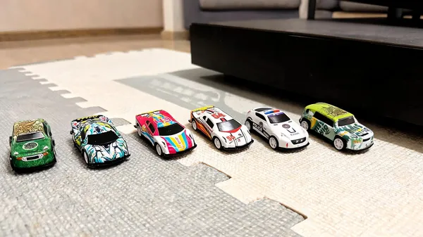 Set_Of_6_Assorted_Racing_And_Police_Toy_Cars