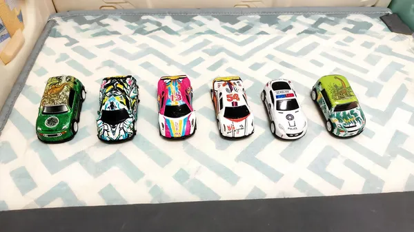 Set_Of_6_Assorted_Racing_And_Police_Toy_Cars