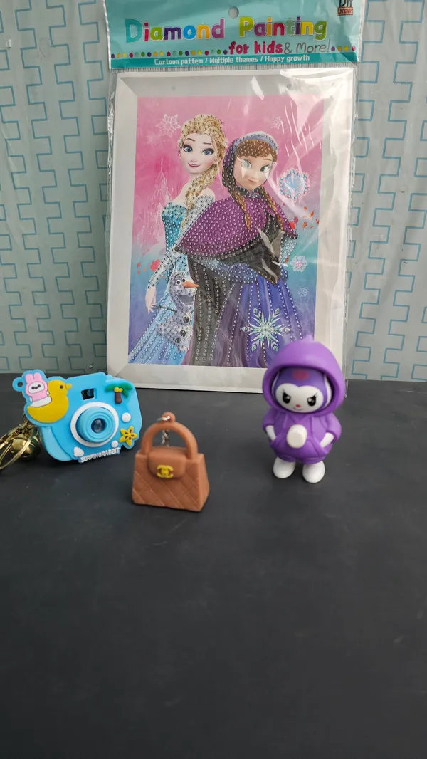 Diy_Diamond_Painting_Kit_For_Kids_-_Cartoon_Theme_Arts_&_Craft_Activiy_With_A__Camera_Keychain_And_Face_Changing_Keychain