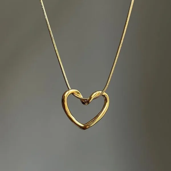 Fabllery_Minimalist_Anti_Tarnish_Heart_Pendant_Necklace