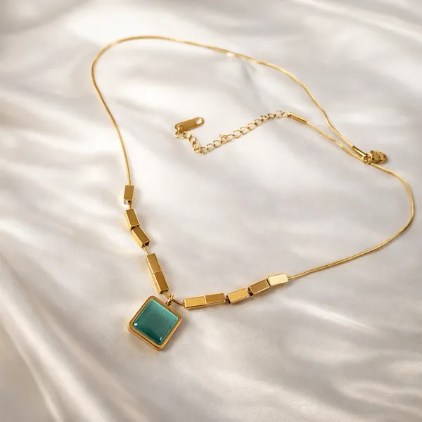 Fabllery_Premium_Anti_Tarnish_Geometric_Pendant_Necklace
