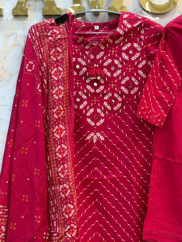 Red_Printed_Kurta_Set_For_Women