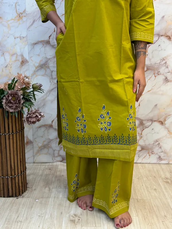 Green_Printed_Straight_Kurta_Set_for_Women