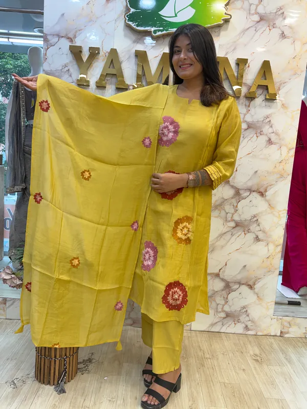 Yellow_Floral_Embroidered_Straight_Kurta_Set_For_Women