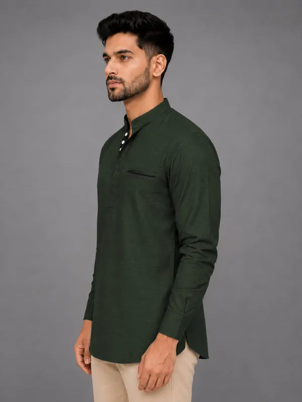 Urban_Fit_Bottle_Green_Short_Linen_Kurta_For_Men