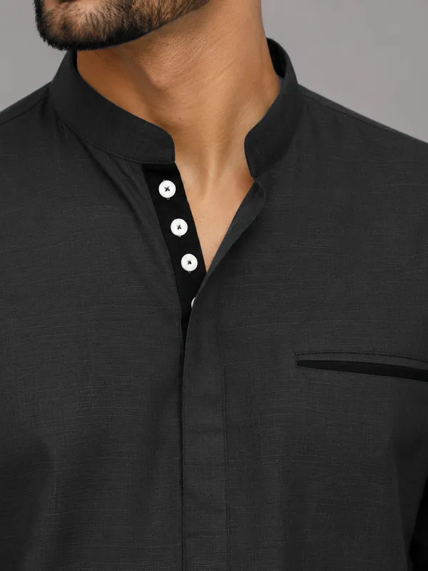 Urban_Fit_Dark_Grey_Short_Linen_Kurta_For_Men