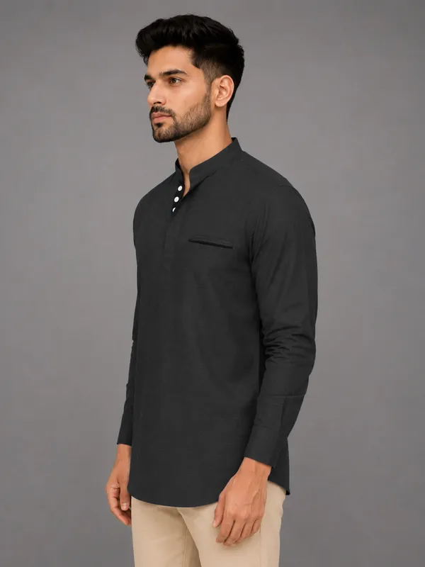 Urban_Fit_Dark_Grey_Short_Linen_Kurta_For_Men