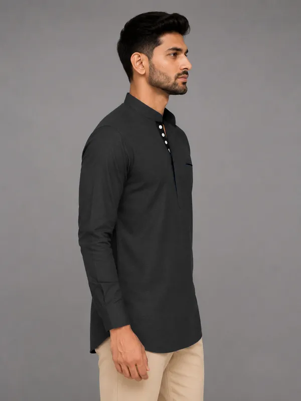 Urban_Fit_Dark_Grey_Short_Linen_Kurta_For_Men