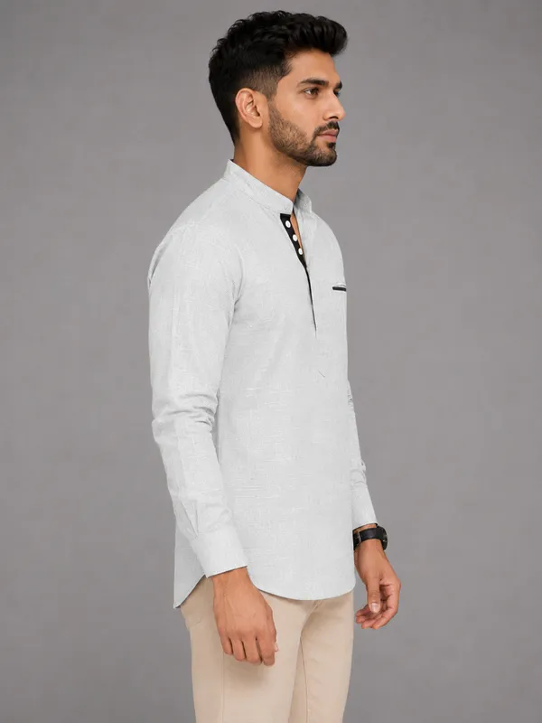 Urban_Fit_White_Short_Linen_Kurta_For_Men