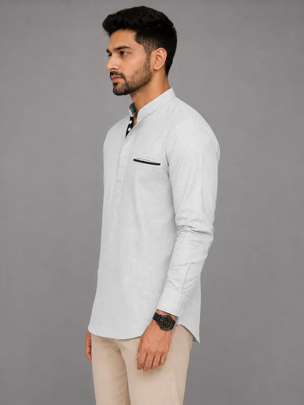 Urban_Fit_White_Short_Linen_Kurta_For_Men
