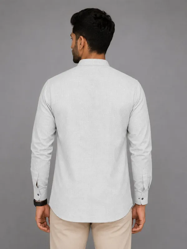 Urban_Fit_White_Short_Linen_Kurta_For_Men